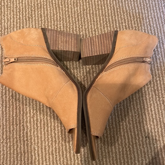 NEW Lucky Brand kasima leather Tan Peep-Toe Ankle Booties size 6 - Picture 8 of 10